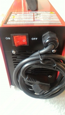 เครื่องเชื่อมพกพา แต่กระแสเชื่อมสูงมาก กว่าตัวใหญๆ ยี่ห้อ THAISUN ขนาดถึง  300 A. เป็นระบบ Inverter Welder