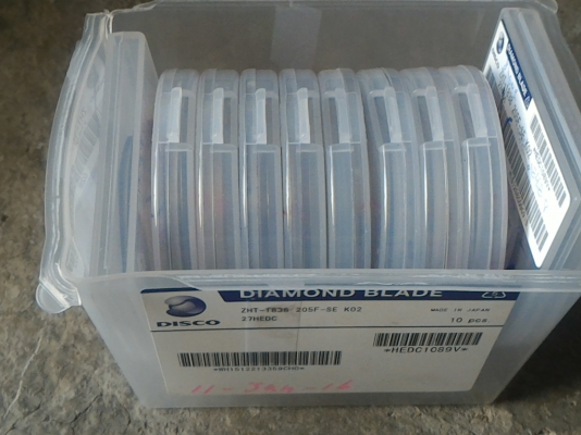 ใบตัดแบบบางพิเศษ เป็นใบเพชรชนิด DIAMOND BLADE ยี้ห้อ DISCO จากญี่ปุ่น ขนาดโต 55 มม. รูสวม 19 มม. รายละเอียดตัวเลขต่างๆตามภาพ ที่งหมด