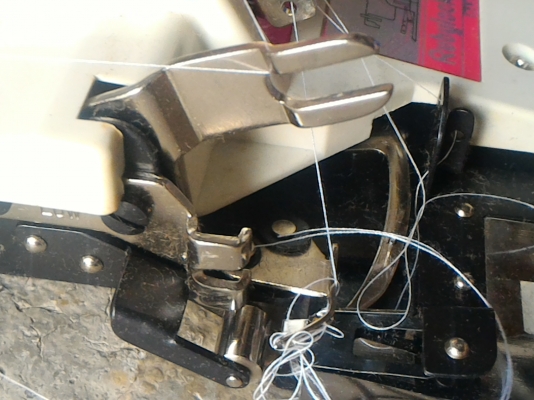 OVERLOCK STITCHER ชุดเย็บโพ้งเย็บริมผ้าเป็นอุปกรณ์เสริมสำหรับติดจักรเย็บผ้าที่มีอยู่แล้วได้ทุกรุ่น