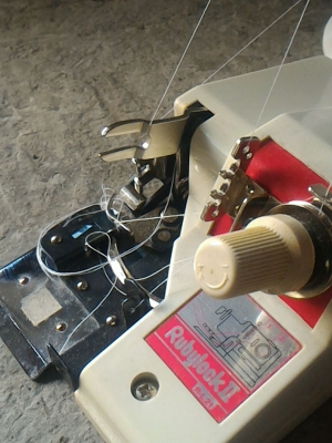 OVERLOCK STITCHER ชุดเย็บโพ้งเย็บริมผ้าเป็นอุปกรณ์เสริมสำหรับติดจักรเย็บผ้าที่มีอยู่แล้วได้ทุกรุ่น