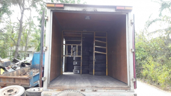 ขายหกล้อบรรทุกตู้แห้ง HINO DUTRO 136 แรง ปี45 รถมือ1ออกห้างสภาพใหม่กิ๊บ