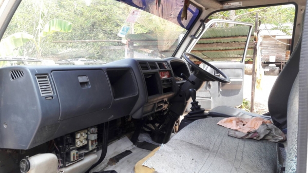 ขายหกล้อบรรทุกตู้แห้ง HINO DUTRO 136 แรง ปี45 รถมือ1ออกห้างสภาพใหม่กิ๊บ ขายหกล้อบรรทุกตู้แห้ง HINO DUTRO 136 แรง ปี45 รถมือ1ออกห้างสภาพใหม่กิ๊บ