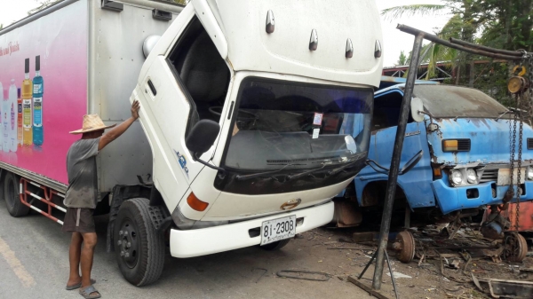 ขายหกล้อบรรทุกตู้แห้ง HINO DUTRO 136 แรง ปี45 รถมือ1ออกห้างสภาพใหม่กิ๊บ ขายหกล้อบรรทุกตู้แห้ง HINO DUTRO 136 แรง ปี45 รถมือ1ออกห้างสภาพใหม่กิ๊บ