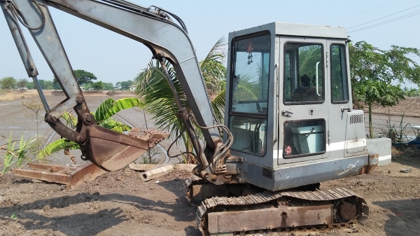 มิตซูบิชิ ME35 ปั๊มนิ้ว คอลโทรน้ำมัน มีเก๋ง