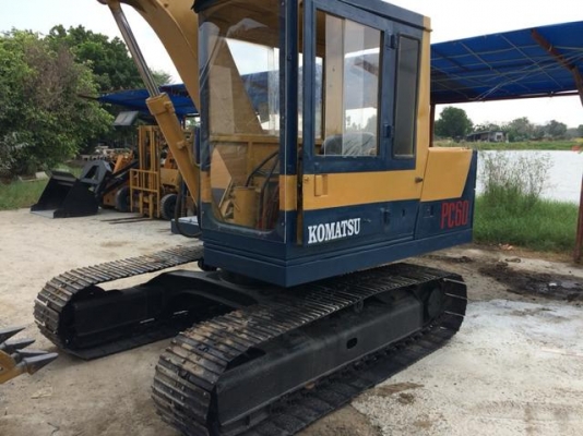 komatsu pc60-3สภาพดีพร้อมใช้ komatsu pc60-3สภาพดีพร้อมใช้
