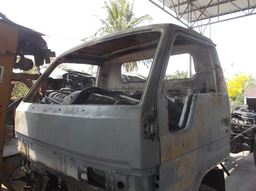 ขายแชสซี TOYOTA 6ล้อ BU94 3ใบปัด พร้อมทะเบียน (ม.79)  มีหัวทำเป็นอะไหล่ได้