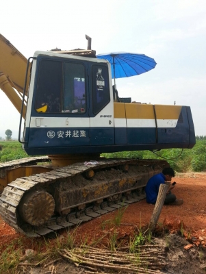 ขายรถแบคโฮ KOMATSU PC200-5 ไฟฟ้าครบ คอลโทรลสั้น ซีเรียลสูง ราคา 670000