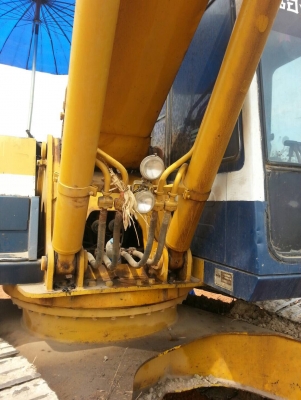 ขายรถแบคโฮ KOMATSU PC200-5 ไฟฟ้าครบ คอลโทรลสั้น ซีเรียลสูง ราคา 670000 ขายรถแบคโฮ KOMATSU PC200-5 ไฟฟ้าครบ คอลโทรลสั้น ซีเรียลสูง ราคา 670000