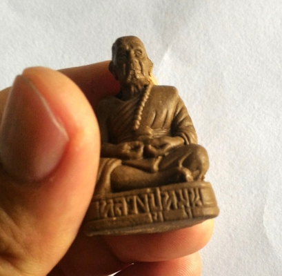 หลวงปู่หมุน ลอยองค์ โค๊ตแท้ด้านหลัง กรรมการเก็บ หายากแล้วครับ