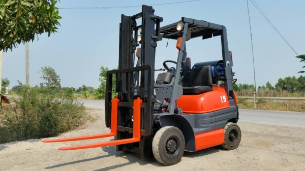 ขายด่วนรถยก TOYOTA 6FGยก1.5ตันเสาสูง3เมตรยางตัน4เส้น2ระบบแก็สเบนซินรถนอกยังไม่เคยใช้งานในเมืองไทยเลย=รุ่นใหม่ขายถูกๆๆ