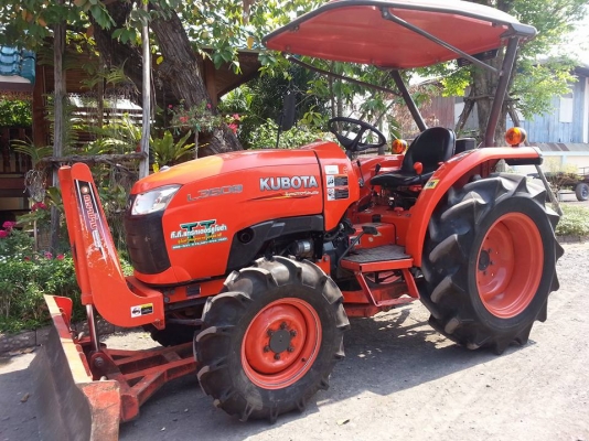 คูโบต้า L3608 4 WD พร้อมใบมีดดันหน้าตราช้าง 833 ชั่วโมง
