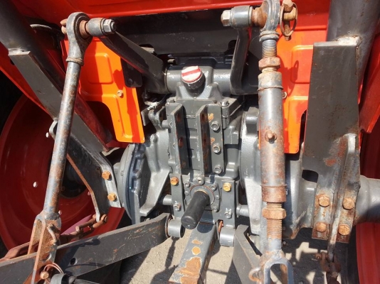 คูโบต้า L3608 4 WD พร้อมใบมีดดันหน้าตราช้าง 833 ชั่วโมง