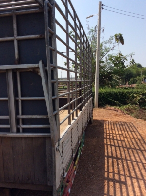 กะบะไม้ ฮีโน่6ล้อ(เมก้า) คอกแป๊ป ยาว5.5ม สภาพสวย ขาย  65,000 บาท ศุภากร 081-1903107 , 081-4252943