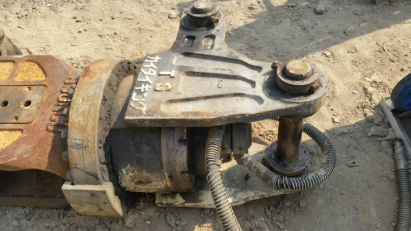 หัวหนีบปูน คีบปูน ทุบปูน บีบปูน แบบหมุนได้ สำหรับแบคโฮ pc 120 `pc 200 pc 320