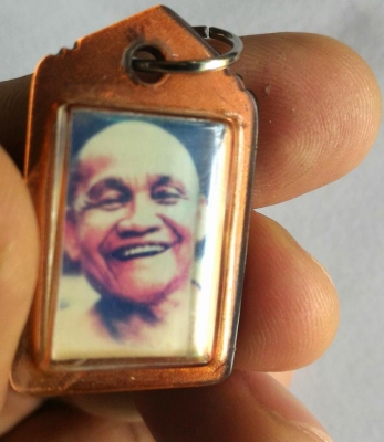 หลวงปู่ชา สุภัทโท วัดหนองป่าพง แท้ครับรับประกัน ทันท่านอธิษฐานจิตเดี่ยวชัวส์ๆ เลี่ยมเดิมๆ