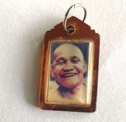 หลวงปู่ชา สุภัทโท วัดหนองป่าพง แท้ครับรับประกัน ทันท่านอธิษฐานจิตเดี่ยวชัวส์ๆ เลี่ยมเดิมๆ