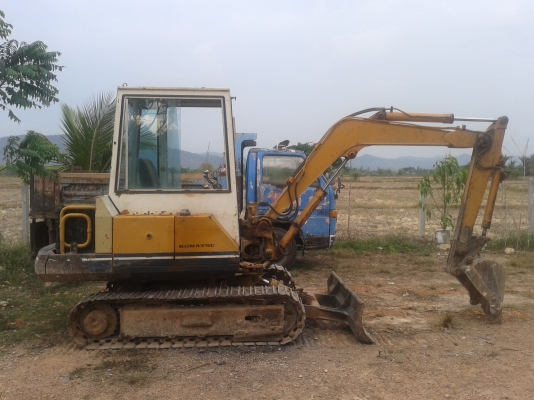 KOMATSU PC 30-5