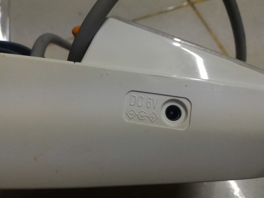 เครื่องวัดความดันโลหิต ยี่ห้อ OMRON  แบบใช้แถยรัดที่แขน แสดงค่า ความดันตัวบน - ตัวล่าง และการเต้นของหัวใจ เลือกระดับการปั๊มได้ตามต้องการ