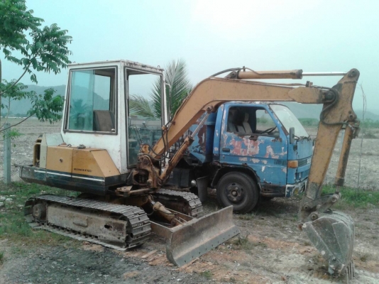 ขายรถแบคโฮ KOMATSU PC30-5 ราคา 200000 ขายรถแบคโฮ KOMATSU PC30-5 ราคา 200000