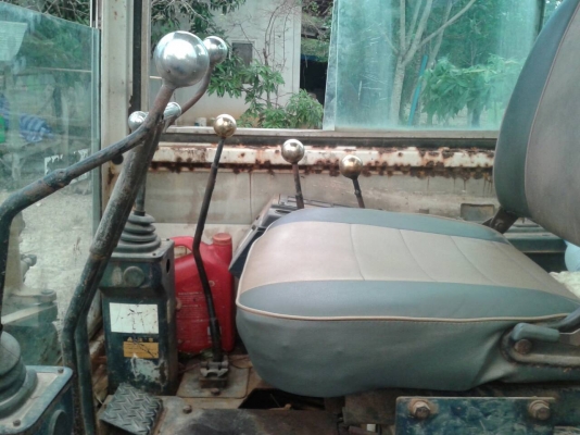 ขายรถแบคโฮ KOMATSU PC30-5 ราคา 200000 ขายรถแบคโฮ KOMATSU PC30-5 ราคา 200000