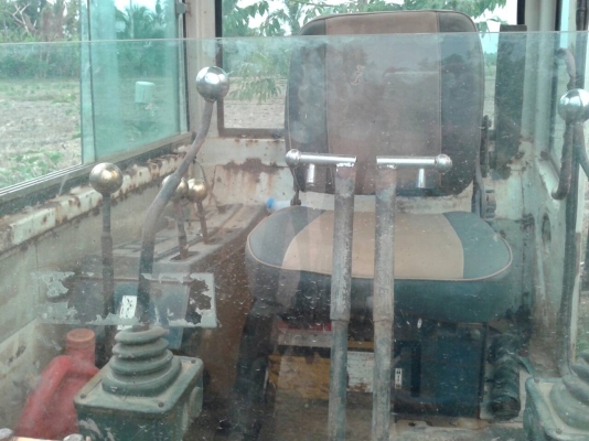 ขายรถแบคโฮ KOMATSU PC30-5 ราคา 200000 ขายรถแบคโฮ KOMATSU PC30-5 ราคา 200000