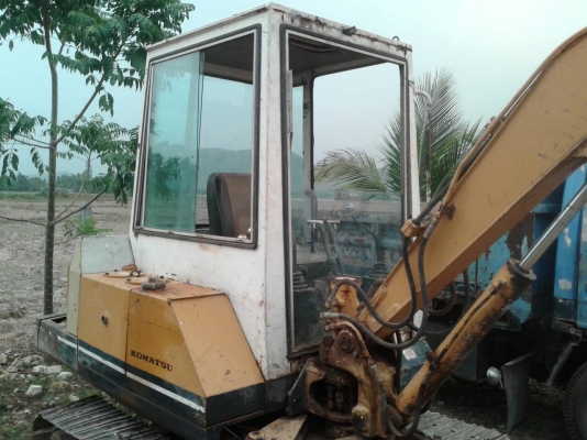 ขายรถแบคโฮ KOMATSU PC30-5 ราคา 200000 ขายรถแบคโฮ KOMATSU PC30-5 ราคา 200000