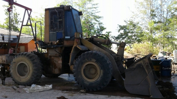 ต้องการซื้อห้องเกียร์รถตักล้อยาง KOMATSU WA300-1 เอาแบบใช้ระบบไฟคุมมีเซลลูนอย ดูในภาพ ต้องการซื้อห้องเกียร์รถตักล้อยาง KOMATSU WA300-1 เอาแบบใช้ระบบไฟคุมมีเซลลูนอย ดูในภาพ