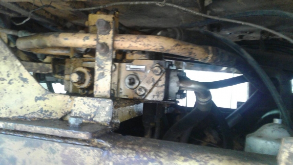 ต้องการซื้อห้องเกียร์รถตักล้อยาง KOMATSU WA300-1 เอาแบบใช้ระบบไฟคุมมีเซลลูนอย ดูในภาพ ต้องการซื้อห้องเกียร์รถตักล้อยาง KOMATSU WA300-1 เอาแบบใช้ระบบไฟคุมมีเซลลูนอย ดูในภาพ