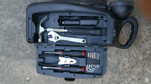 เครื่องมือช่าง และ ไฟฉุกเฉิน ไฟฉาย ติดท้ายรถ