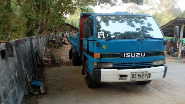 ขายรถดั้มพ์ IZUSU NPR 175 ตาหวาน มีเล่ม สภาพพร้อมใช้งาน ต่อรองได้ครับ