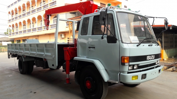 ISUZU FTR11NYK เทรน Tadano 4.5 ตัน 2 ชัก 3 ท่อน เครื่อง 6Bg1-175 แรงม้า กระบะยาว 6.40 ม. กว้าง 2.40 ม. ยางใหม่ 6 เส้น สภาพพร้อมใช้ ทะเบียนพร้อมโอน