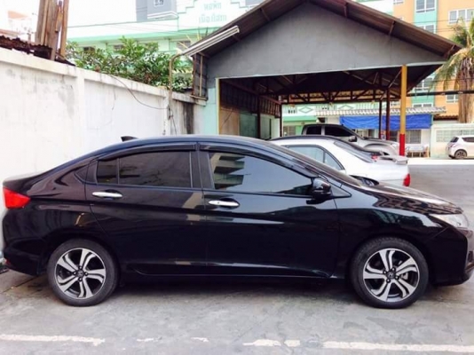 ขายด่วนคะHonda city ตัวลองทอป2015 ใช้มือเดียวส่วนใหญ่จอด