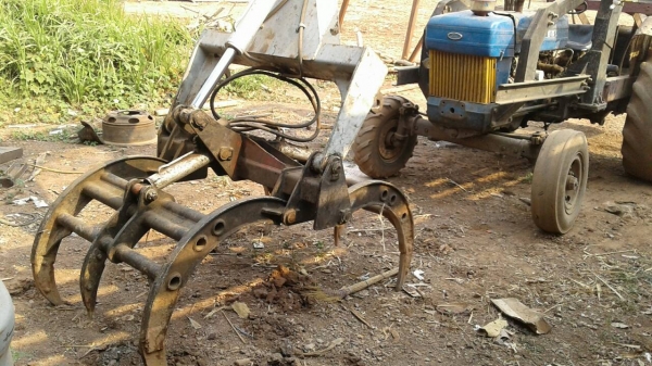 รถคีบอ้อย ราคา 300000