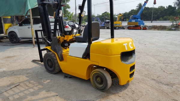 ขายรถยก2.5ตันดีเซล..165.000..เสา4เมตร...ดีเซล