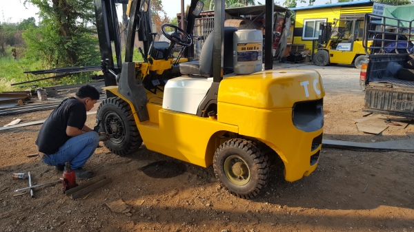 ขายรถยก2.5ตันดีเซล..165.000..เสา4เมตร...ดีเซล