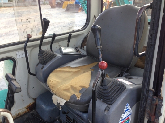 Komatsu PC30-7 พร้อมหัวเก๋ง สวยๆจากญี่ปุ่น พร้อมใช้ แทรคเหล็ก โทร.090-986-2521 อ๊อบ Komatsu PC30-7 พร้อมหัวเก๋ง สวยๆจากญี่ปุ่น พร้อมใช้ แทรคเหล็ก โทร.090-986-2521 อ๊อบ