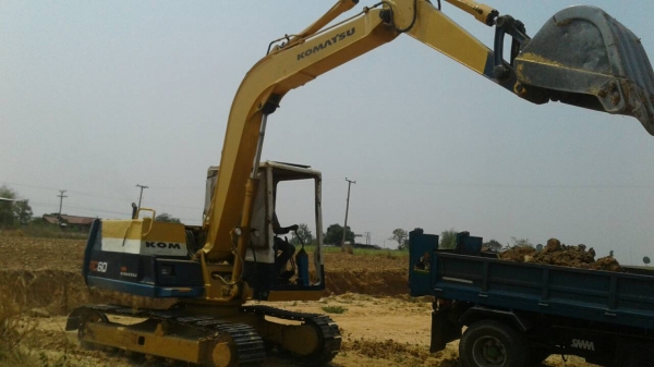 ขายรถแบคโฮ KOMATSU PC60-6 กับ KOMATSU PC60-1 มีแอร์พร้อม ราคารวม 2 คัน 600000 ขายรถแบคโฮ KOMATSU PC60-6 กับ KOMATSU PC60-1 มีแอร์พร้อม ราคารวม 2 คัน 600000