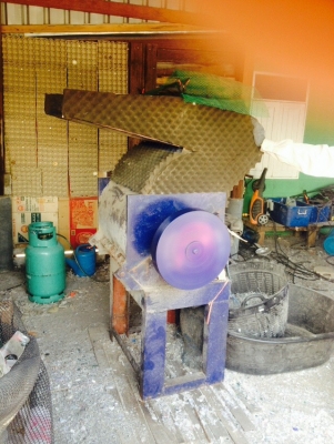 ขายเครื่องบดพลาสติก ใช้เครื่องยนต์ ติดแก็สราคาถูก