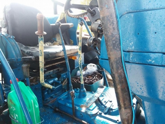 ขายรถไถฟร์อด 6640 1เพลา เล่มทะเบียนผาน3ผาน7ใบดันหน้า ยางดี สภาพสวยพร้อมใช้งานเครื่องเดิมปั๊มแห้ง พร้อมทำงาน