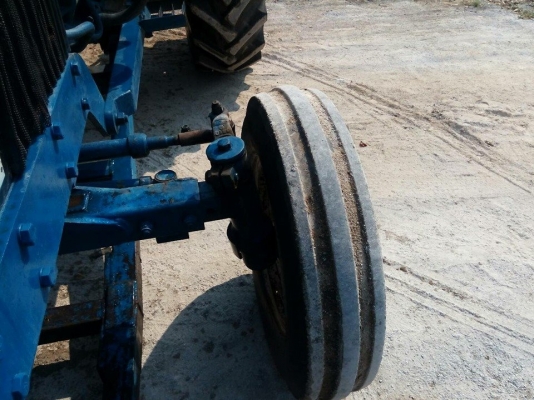 ขายรถไถฟร์อด 6640 1เพลา เล่มทะเบียนผาน3ผาน7ใบดันหน้า ยางดี สภาพสวยพร้อมใช้งานเครื่องเดิมปั๊มแห้ง พร้อมทำงาน