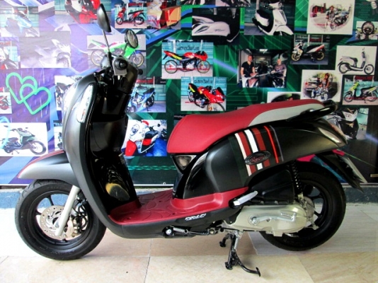 scoopy i ตัวท๊อป สีดำด้าน เข้มดุ ลายใหม่ล่าสุดโฉมปัจจุบัญ ล้อแมกซ์ คอมบายเบลก ตัวท๊อปสุด  แถม 4 รายการ 39900