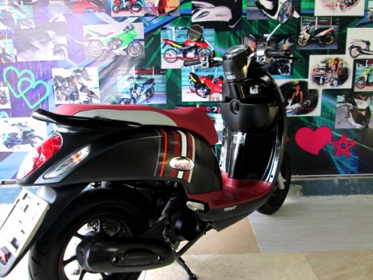 scoopy i ตัวท๊อป สีดำด้าน เข้มดุ ลายใหม่ล่าสุดโฉมปัจจุบัญ ล้อแมกซ์ คอมบายเบลก ตัวท๊อปสุด  แถม 4 รายการ 39900