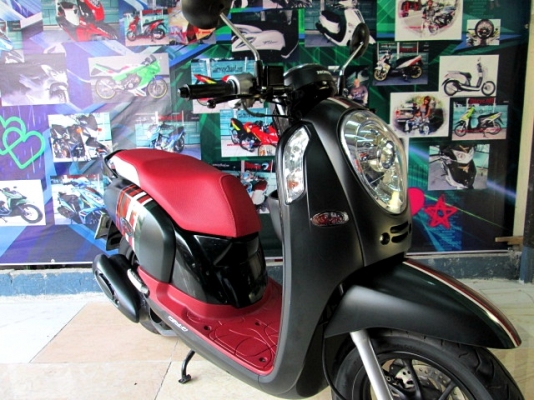 scoopy i ตัวท๊อป สีดำด้าน เข้มดุ ลายใหม่ล่าสุดโฉมปัจจุบัญ ล้อแมกซ์ คอมบายเบลก ตัวท๊อปสุด  แถม 4 รายการ 39900