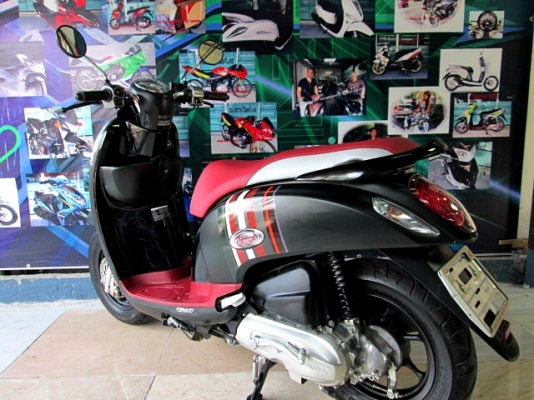 scoopy i ตัวท๊อป สีดำด้าน เข้มดุ ลายใหม่ล่าสุดโฉมปัจจุบัญ ล้อแมกซ์ คอมบายเบลก ตัวท๊อปสุด  แถม 4 รายการ 39900