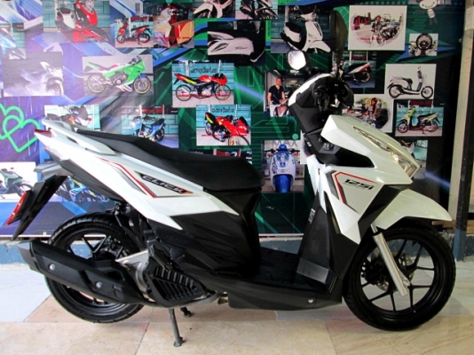 ( ฟรีดาวน์ ) all new click 125 i ไฟหน้า LED สีขาว ตัวท็อปสุด ล้อแม็ก ระบบ idling stop คอมบายเบลก ไมล์ 6 พันโล 45900