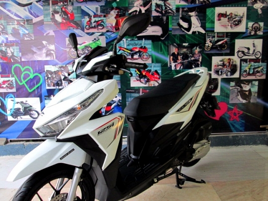 ( ฟรีดาวน์ ) all new click 125 i ไฟหน้า LED สีขาว ตัวท็อปสุด ล้อแม็ก ระบบ idling stop คอมบายเบลก ไมล์ 6 พันโล 45900