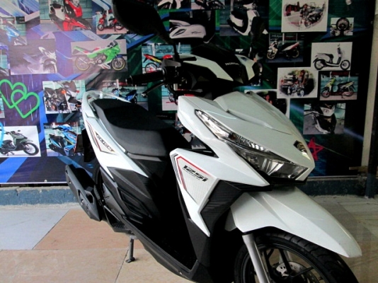 ( ฟรีดาวน์ ) all new click 125 i ไฟหน้า LED สีขาว ตัวท็อปสุด ล้อแม็ก ระบบ idling stop คอมบายเบลก ไมล์ 6 พันโล 45900