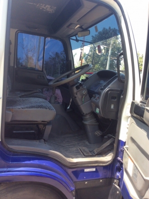 HINO 6ล้อ (รถน้ำมัน 9,000 ลิตร) FB4J 140 แรง  เครื่องดี ขับดี ครัทซีสวย แอร์เย็น ยางเรเดียนทุกเส้น รถสวยพร้อมใช้งาน ขาย 690,000 บาท ศุภากร 081-1903107 , 081-4252943