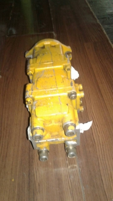 ปั้มแมคโค Pc30-6  เป็นปั้ม3ตอน ปั้มพร้อมใช้