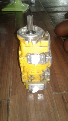 ปั้มแมคโค Pc30-6  เป็นปั้ม3ตอน ปั้มพร้อมใช้